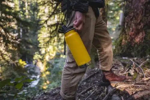 tkwide_32oz_chug_hand_hiker_900x-510x340 copy